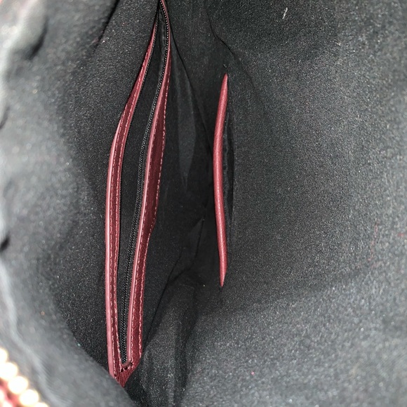 Snake Skin Embossed Clutch - Picture 4 of 4